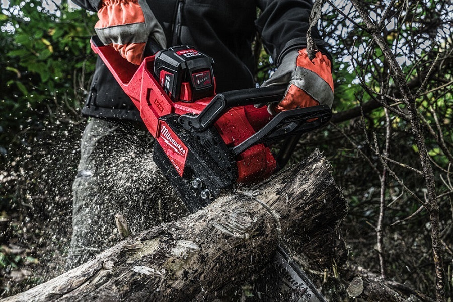 Milwaukee M18 FCHS battery chainsaw